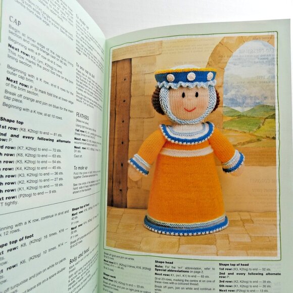 Jean Greenhowe's Storybook Dolls Pattern Booklet Double Knit DIY Vintage 1996 UK - Picture 9 of 9